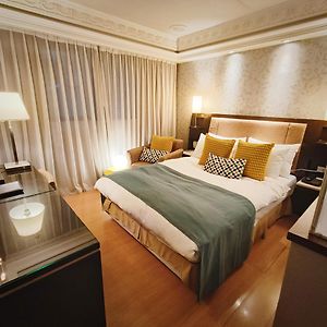 Deja Vu Hotel
